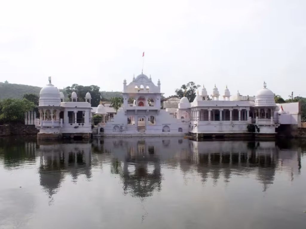 Parmeshwar Talab & Lakshman Temple